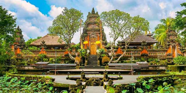 You are currently viewing Ubud Royal Palace